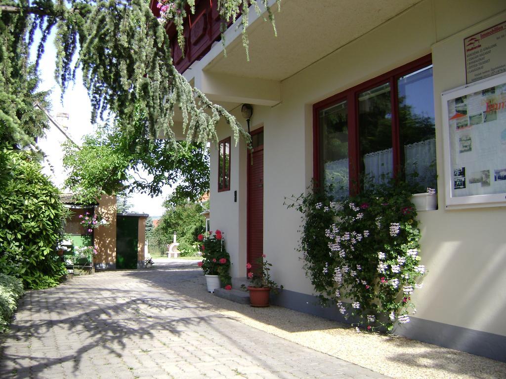 Bed and Breakfast Muskatli Vendeghaz à Hévíz Extérieur photo